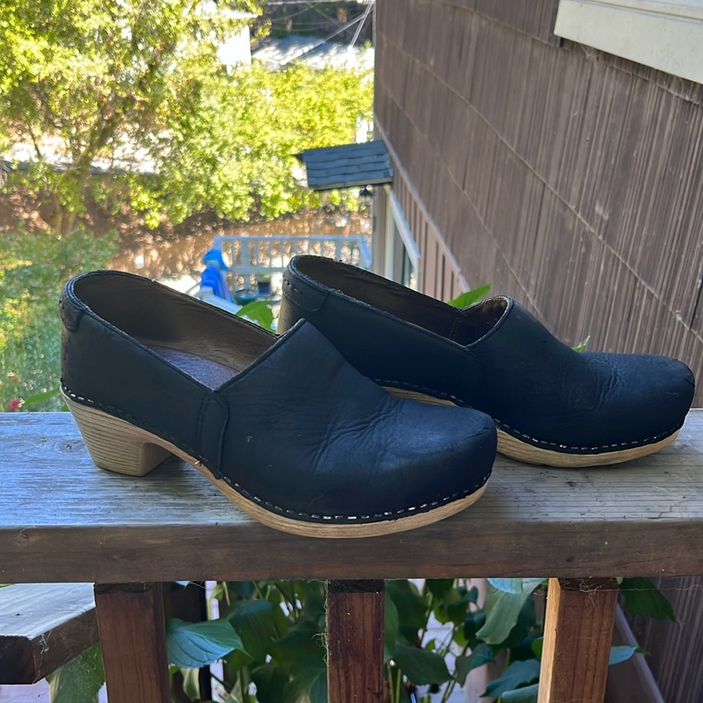 Leather Dansko Clogs, black, size 38